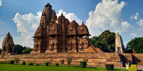 Comment organiser une visite des temples hindous de Khajuraho, Inde, en dehors des périodes de forte affluence ?